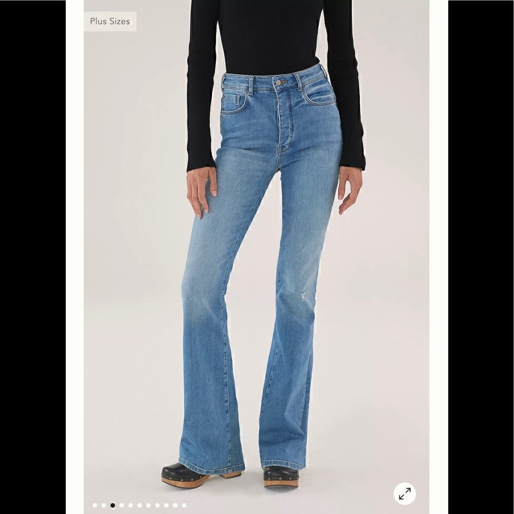 Anthropologie Pilcro The Icon Flare Jeans - Picture 3 of 9